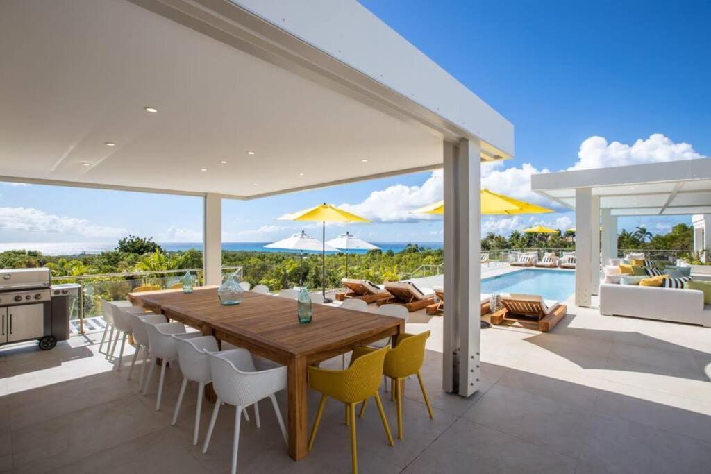 Luxurious Solis Breathtaking 7-br Oceanview Retreat In Prestigious Gated Community Villa
