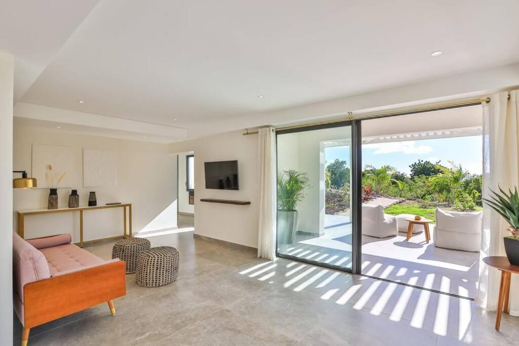 Villa Luxurious Solis Breathtaking 7-br Oceanview Retreat In Prestigious Gated Community Les Terres Basses