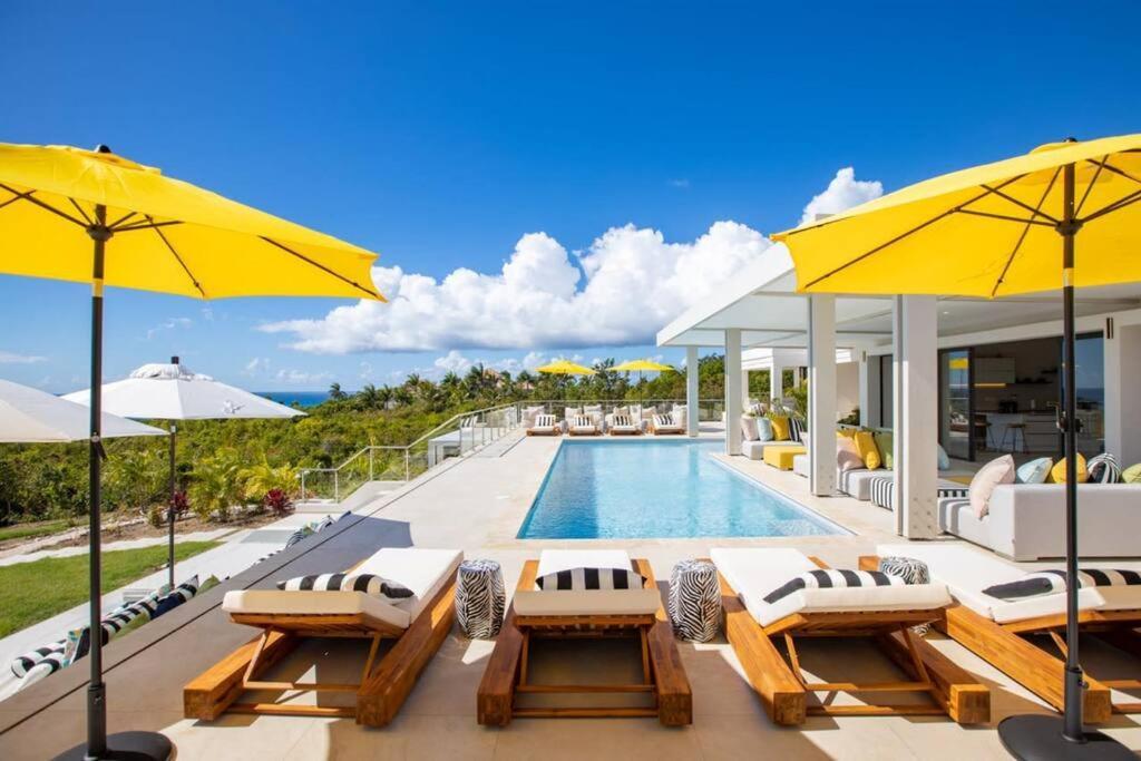 Villa Luxurious Solis Breathtaking 7-br Oceanview Retreat In Prestigious Gated Community