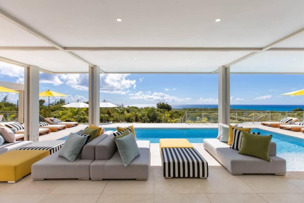 Luxurious Solis Breathtaking 7-br Oceanview Retreat In Prestigious Gated Community Villa