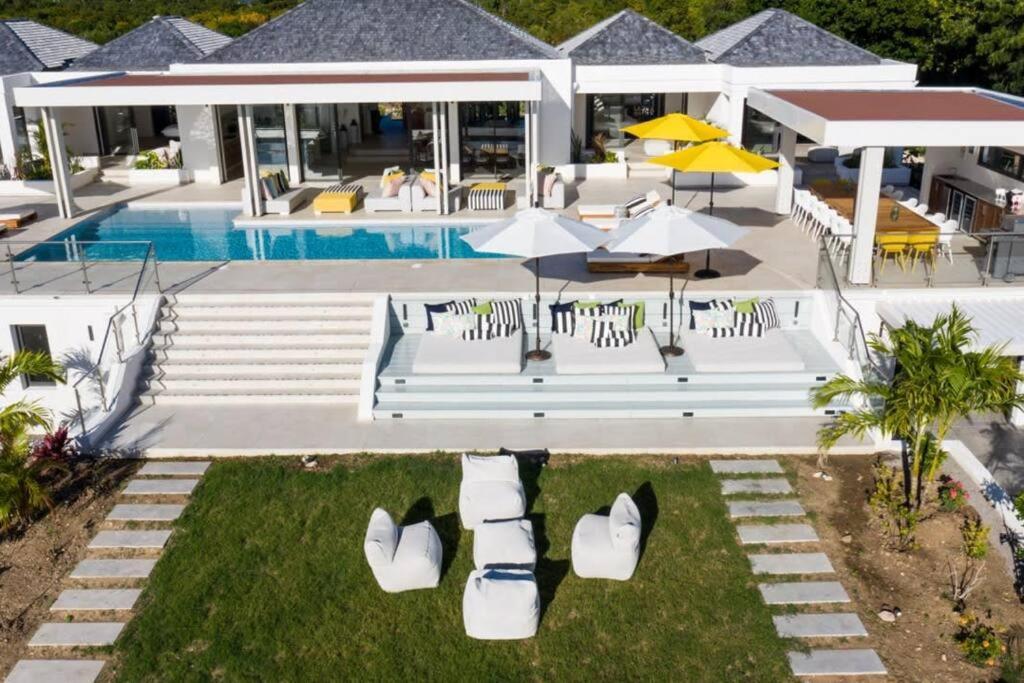 Villa Luxurious Solis Breathtaking 7-br Oceanview Retreat In Prestigious Gated Community Les Terres Basses