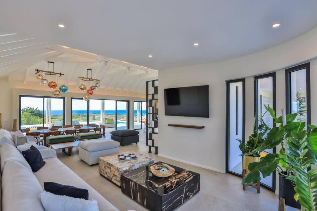 Villa Luxurious Solis Breathtaking 7-br Oceanview Retreat In Prestigious Gated Community *