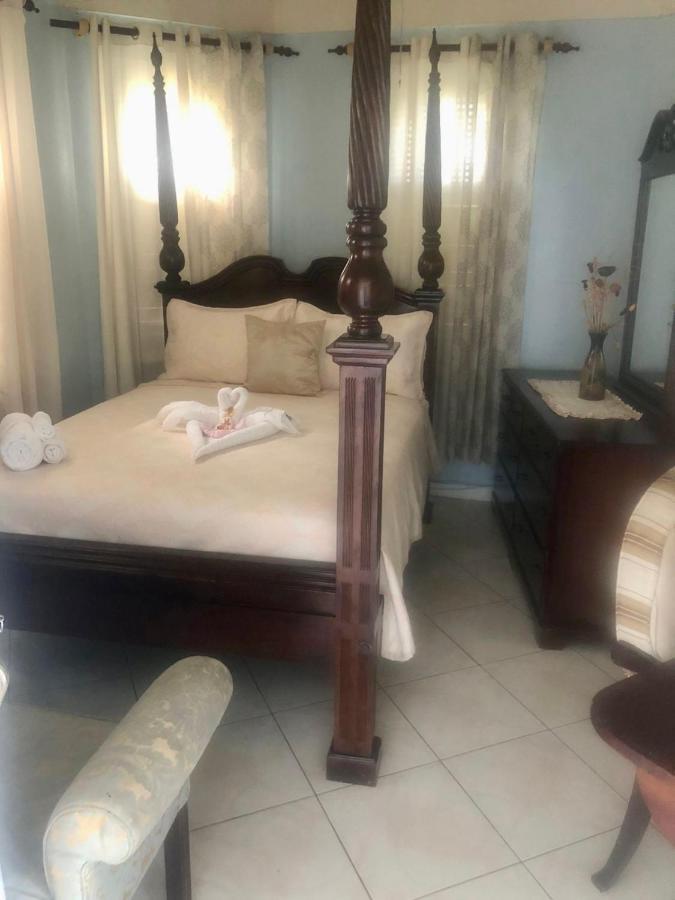 Private 2 Bedroom Beachfront Penthouse Ocho Rios, Jamaica Ocho Rios