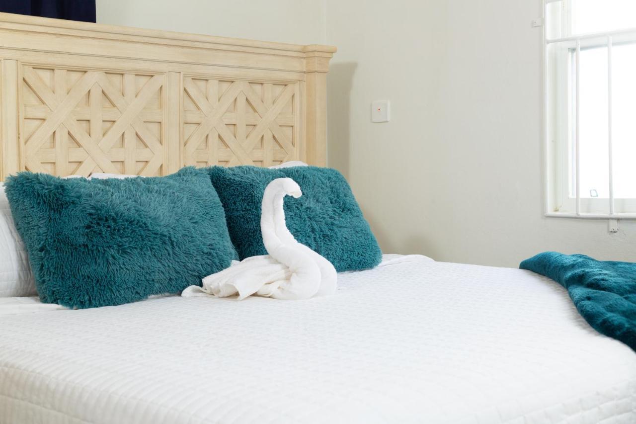 La Vue De - Luxury In Bird Rock Basseterre