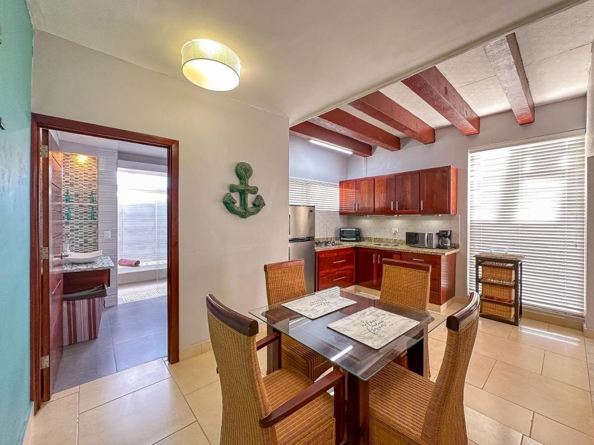 Incredible 3 Bedroom Penthouse W Bbq & Jacuzzi Apartment