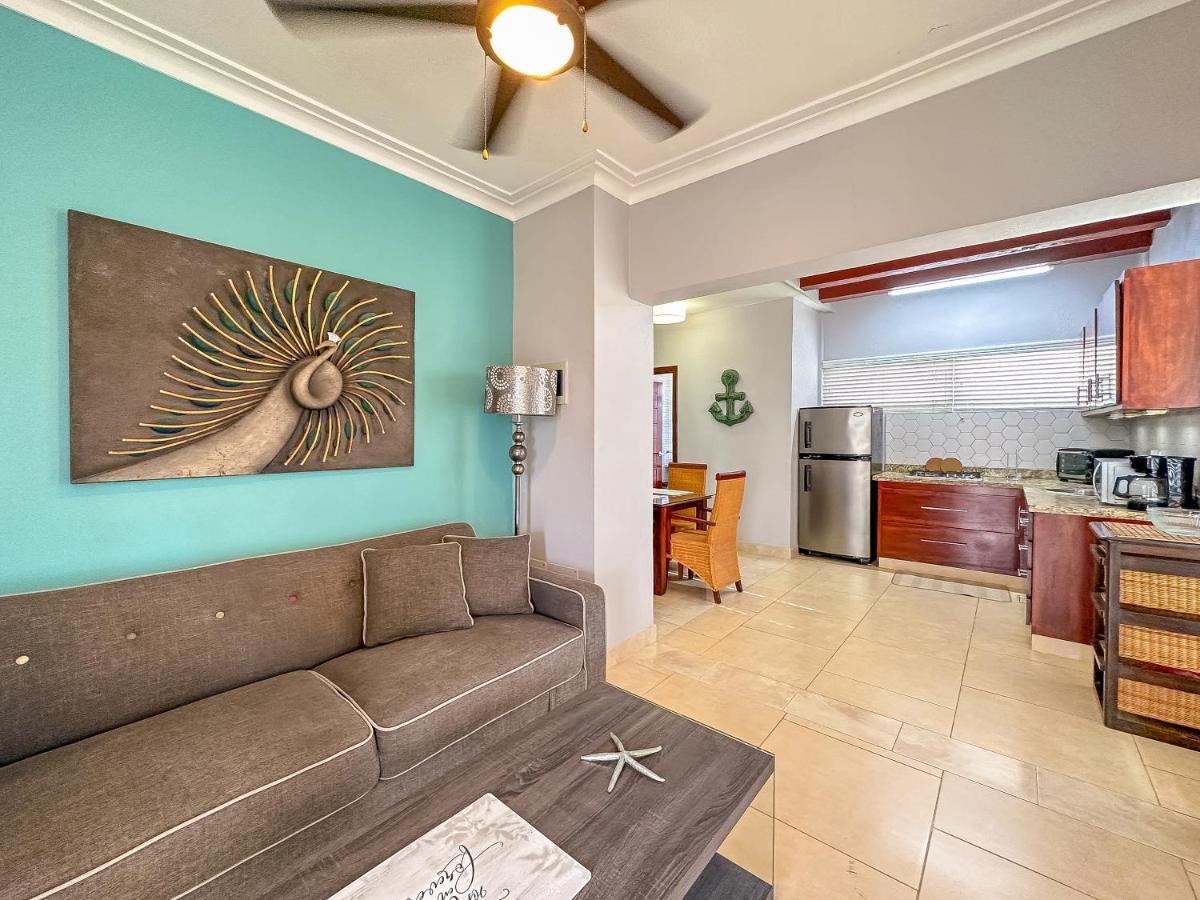 Incredible 3 Bedroom Penthouse W Bbq & Jacuzzi Apartment *