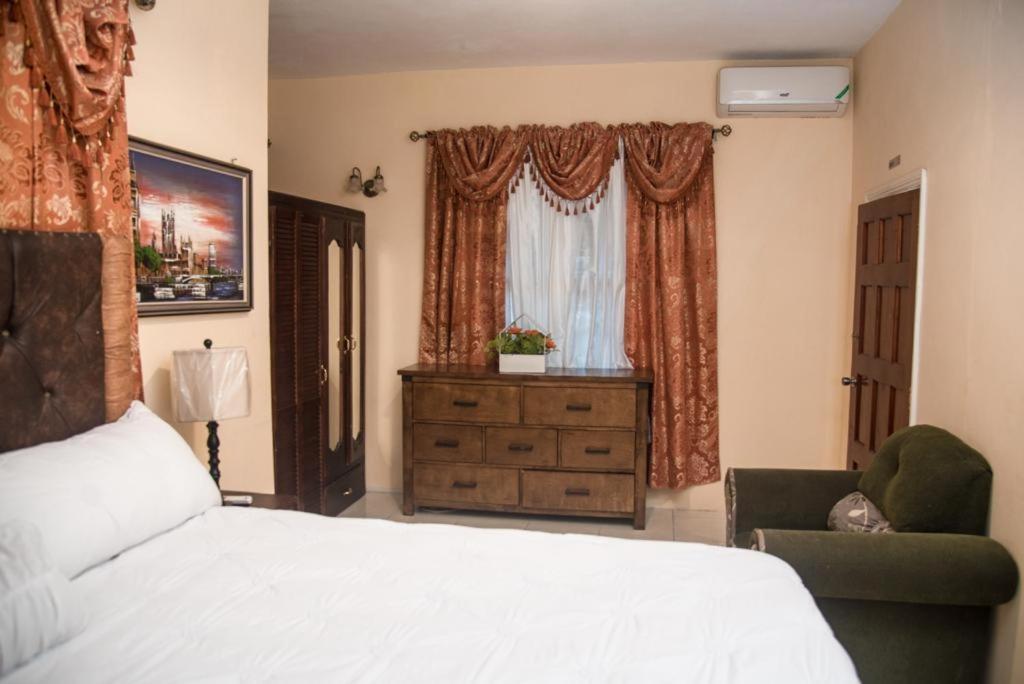 Dela De-rose Jamaica Guest house Negril