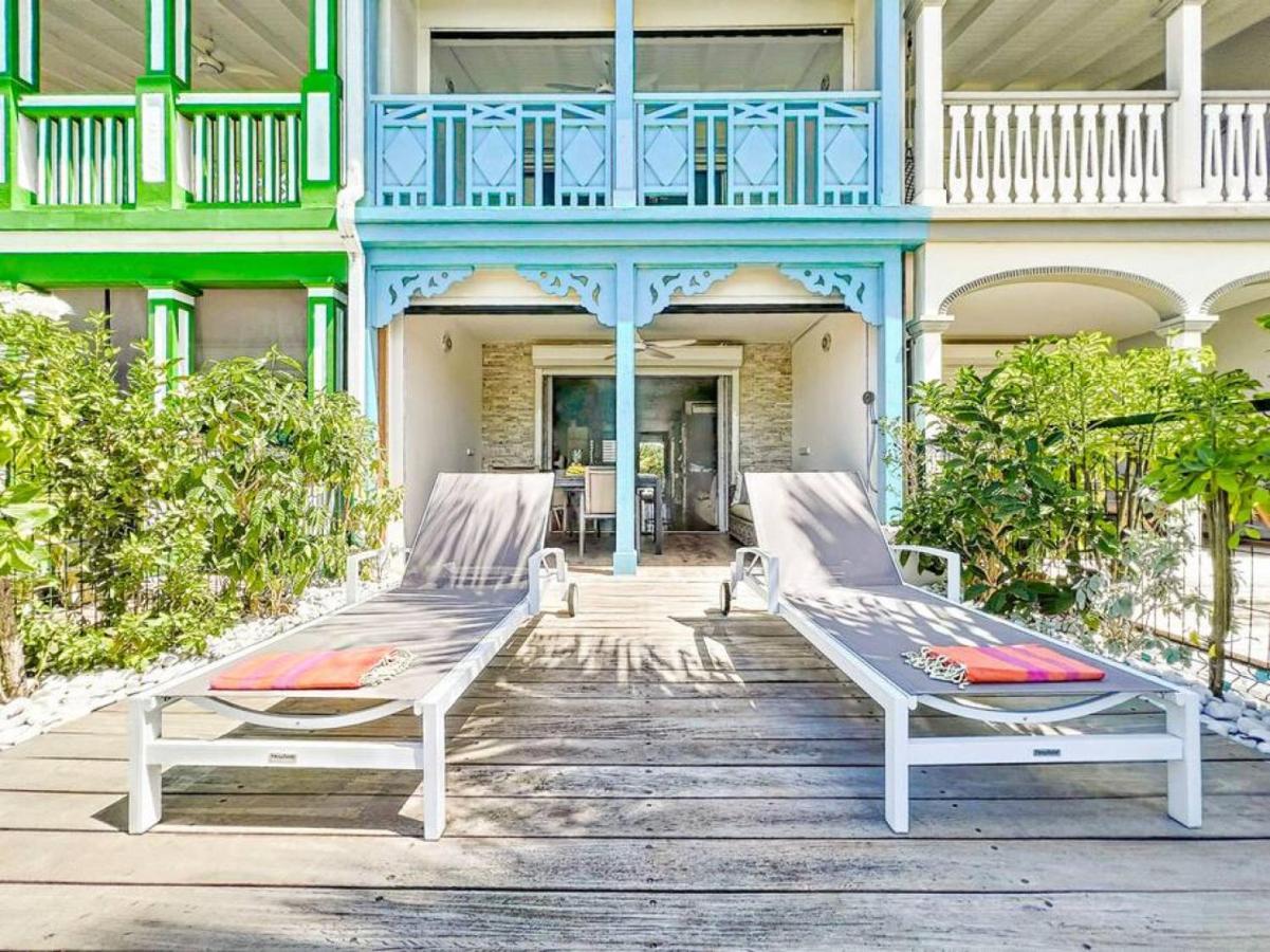 Maison Caraibes Front On With 2 Big Pools *