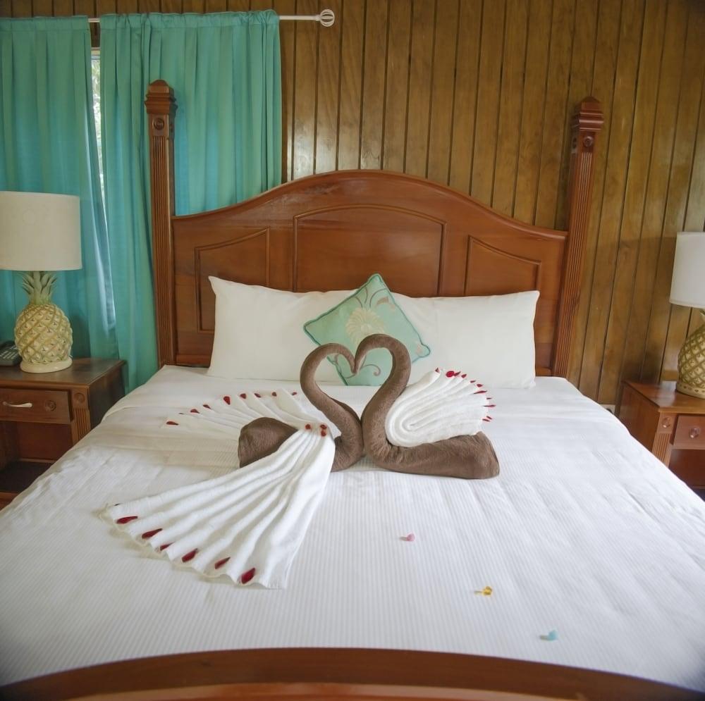 Bay View Eco & Hotel 3*