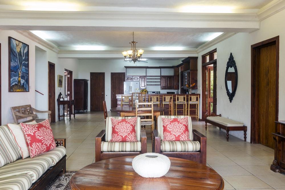 Stonefield (adults Only) 4*