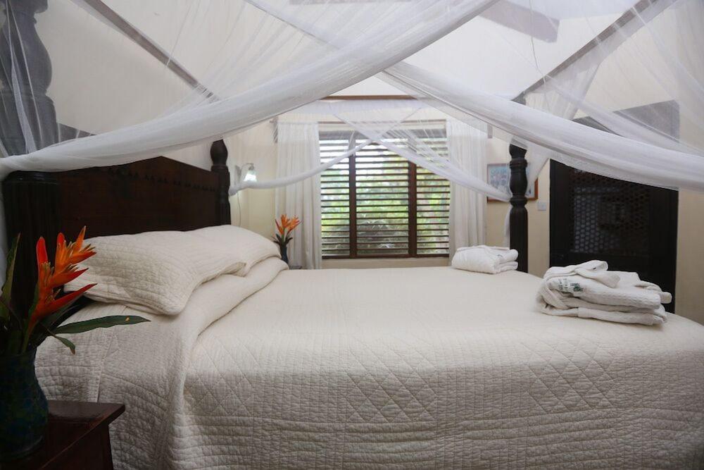 Stonefield (adults Only) 4*