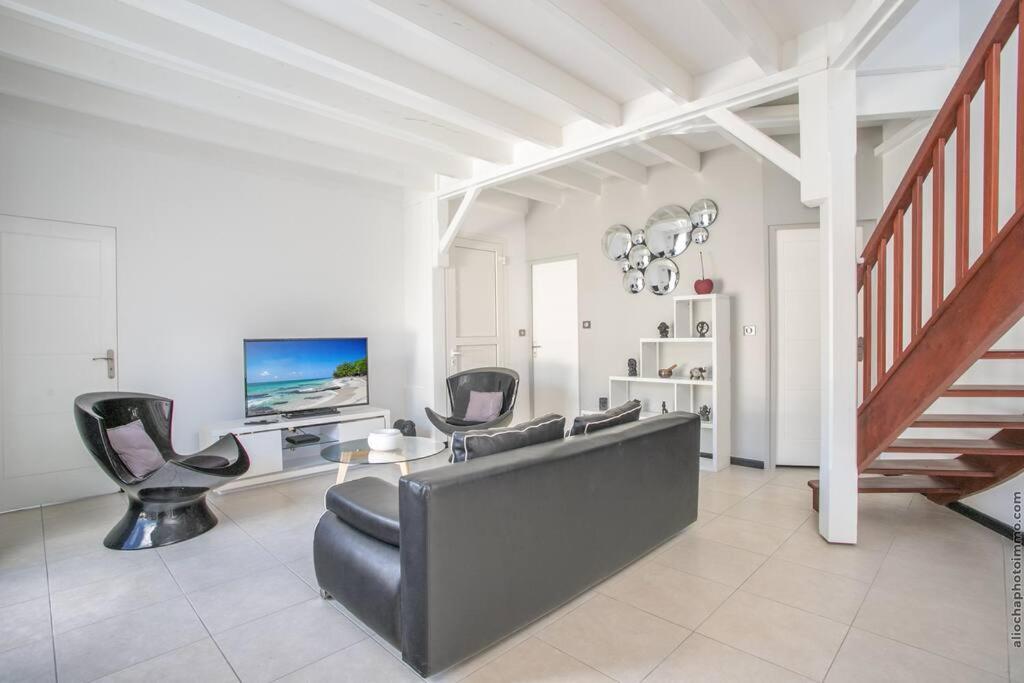 Kaju : Grande Piscine Et Proche Villa *