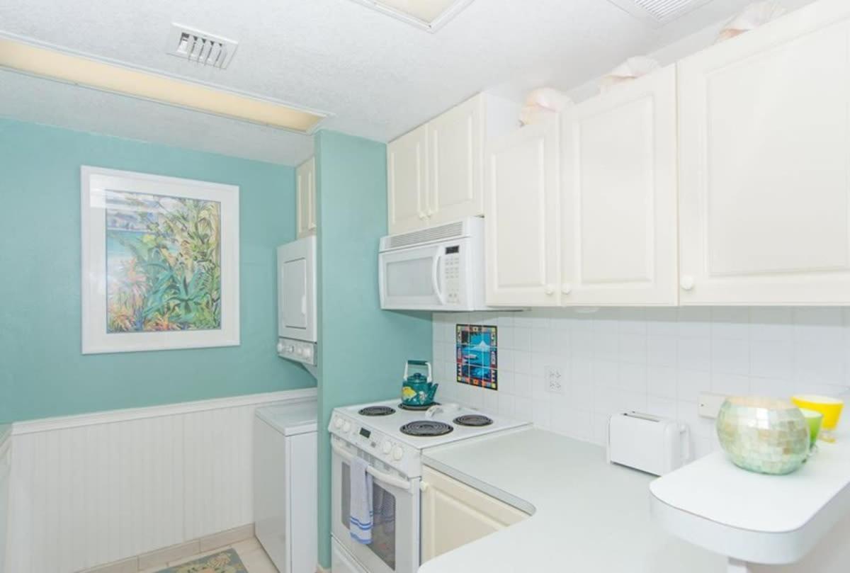 Living At Pappagallo Beachfront 22 * West Bay