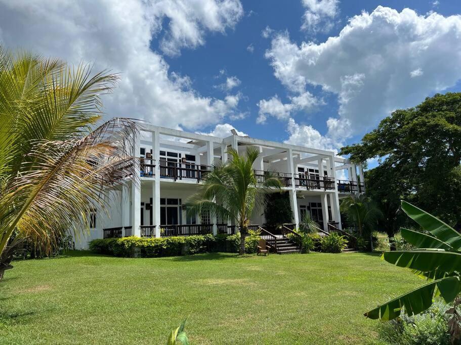Ivy's Cove Side - Luxury