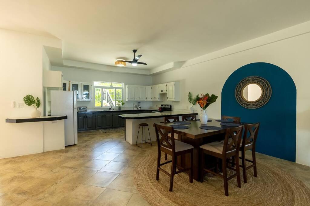 Ivy's Cove Side - Luxury