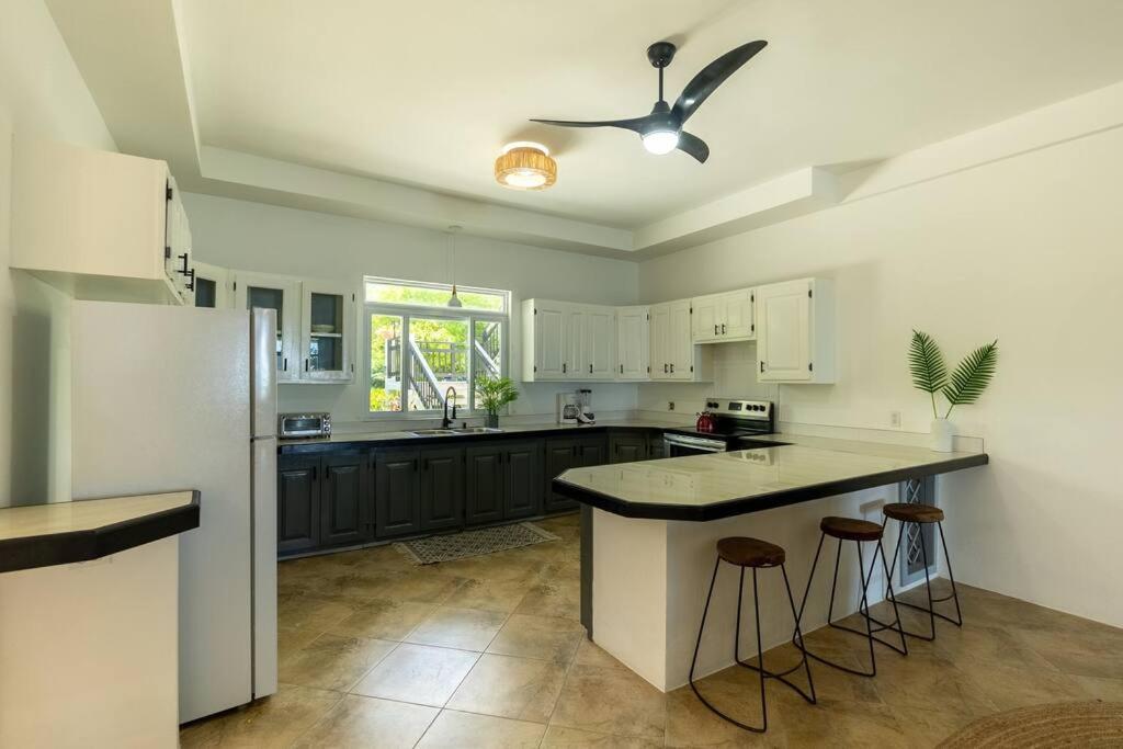 Ivy's Cove Side - Luxury Pousada