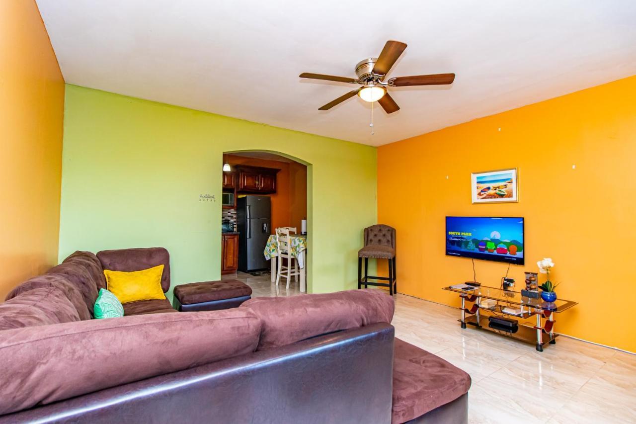 Holiday home J&r Sunshine Retreat Spanish Town