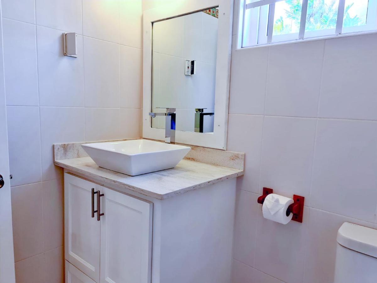 Beautiful Seaside 2br Apartment Christ Church