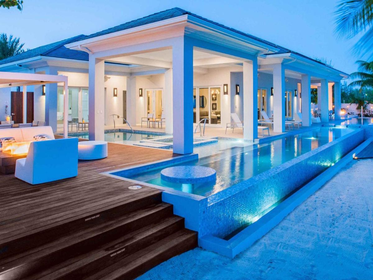 Luxury Cayman Villas * Driftwood Village