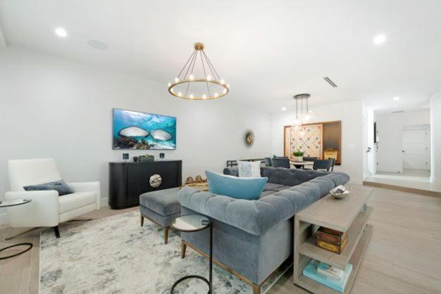 Luxury Cayman Villas Driftwood Village