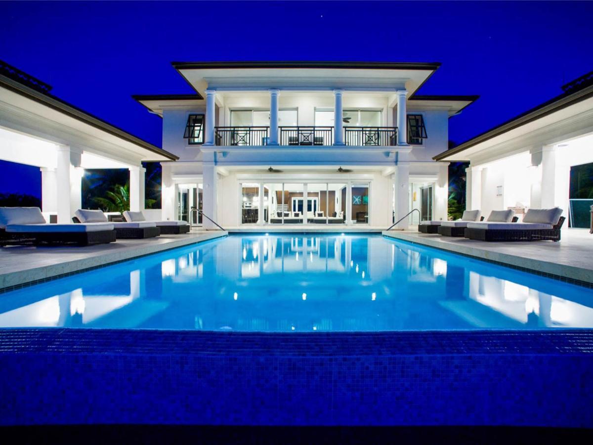 Luxury Cayman Villas Resort *