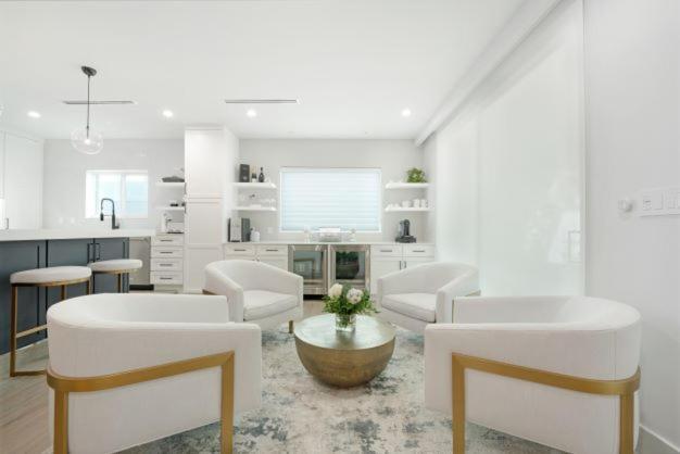 Luxury Cayman Villas * Driftwood Village