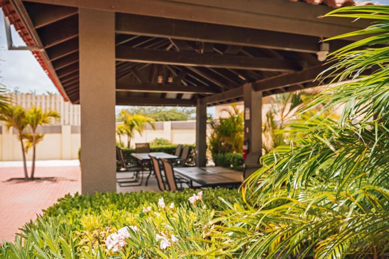 Apartamento Zen Gardens Apartment, 350 Yards From Eagle Beach! *