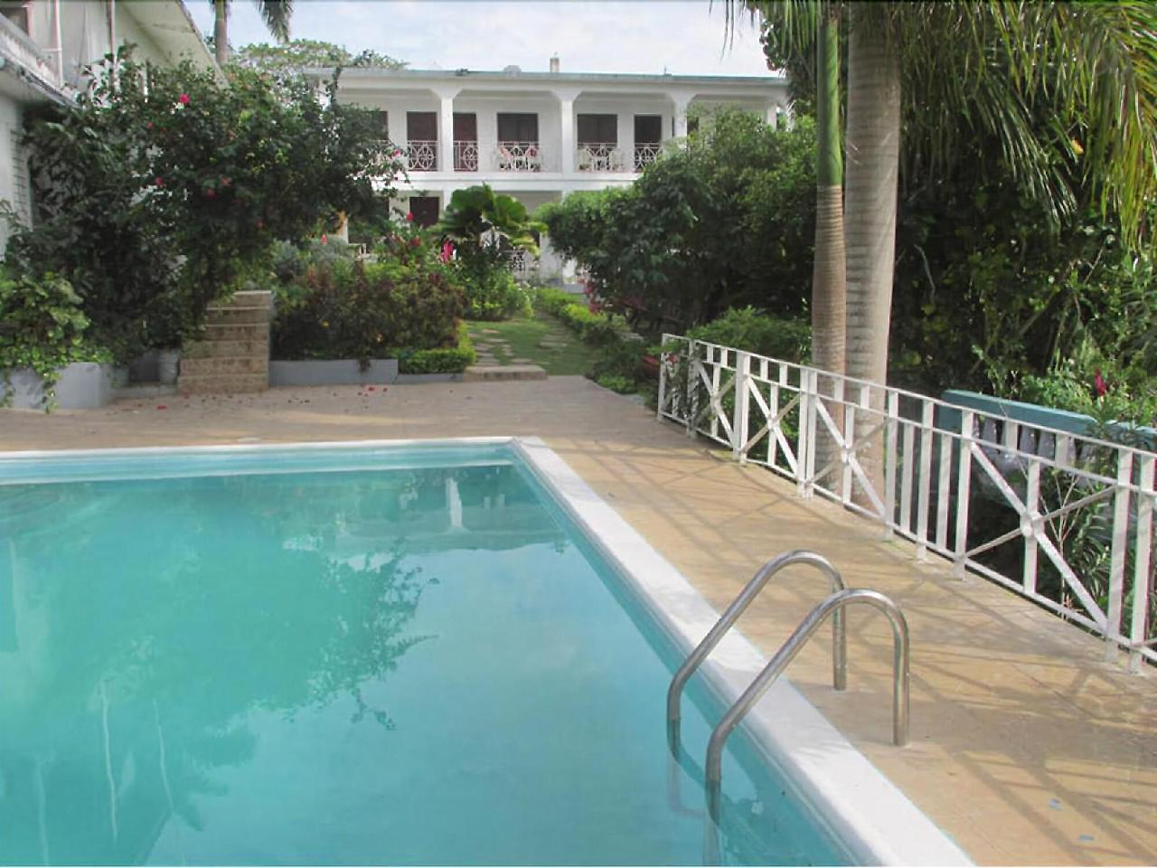 Paradise Brandon Hill Hotel 2*