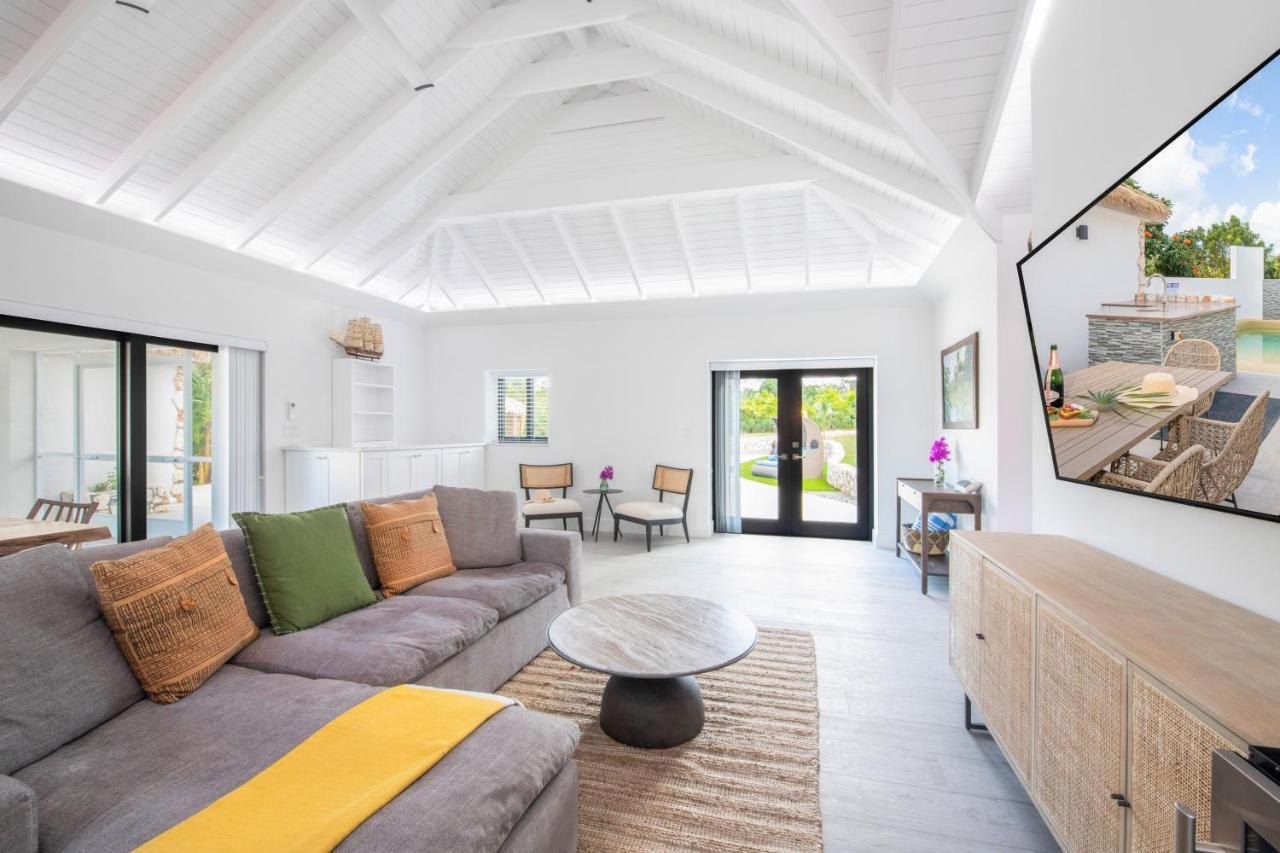 The Mastic Cana Luxury Holiday home North Side