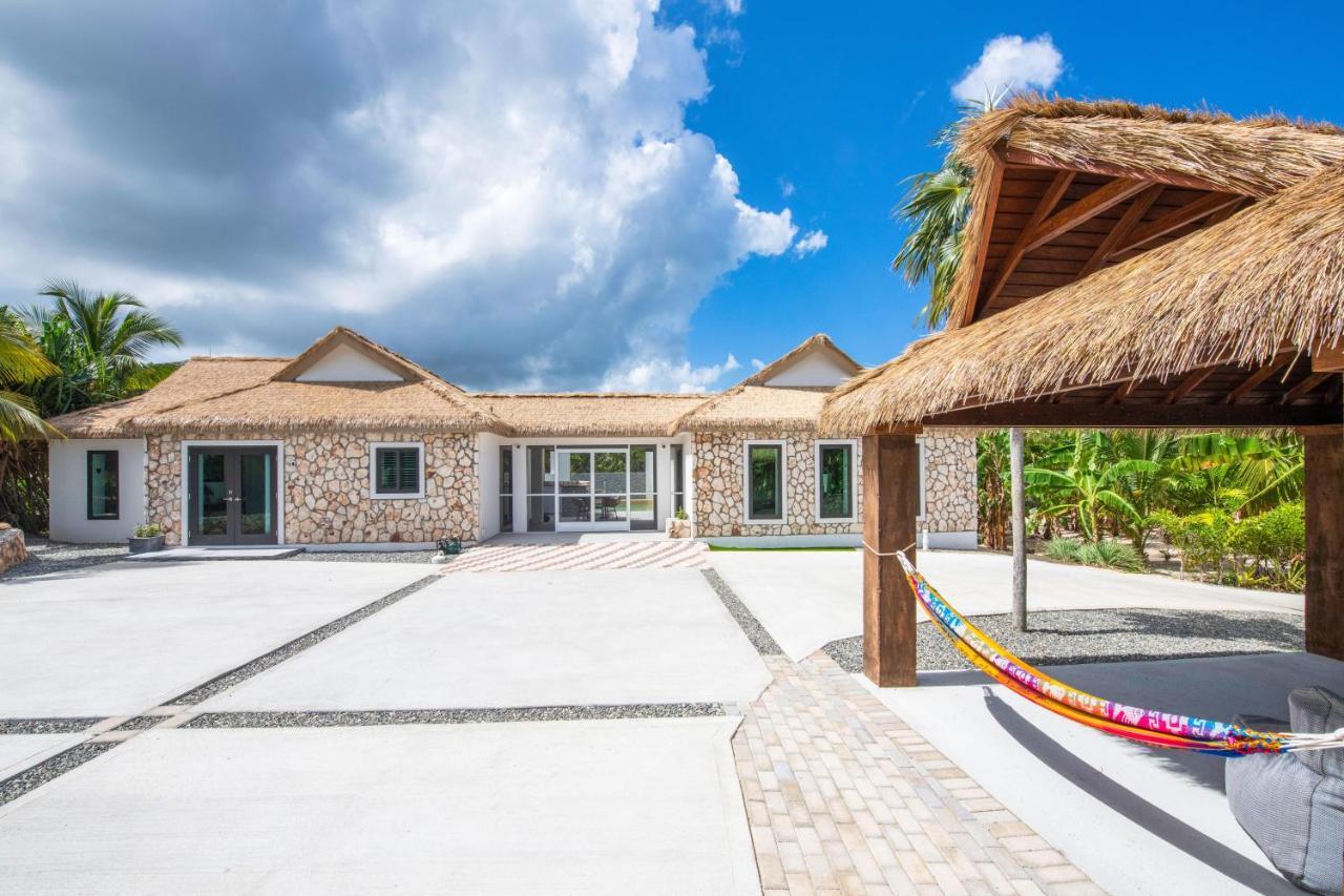 The Mastic Cana Luxury Holiday home North Side