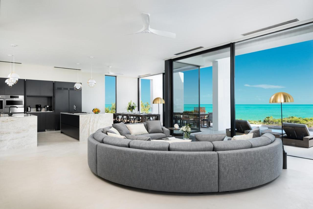 Uxue Villa *