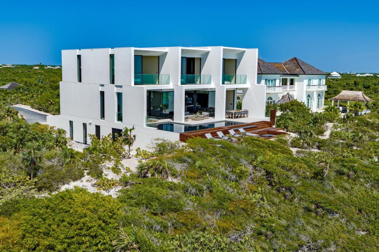 Uxue Villa *