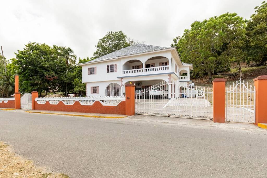 Apartamento Shaw Park Gem Ocho Rios