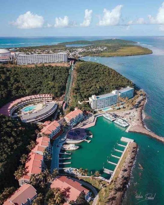 Beautiful Ocean Blue Oceanfront Apartamento