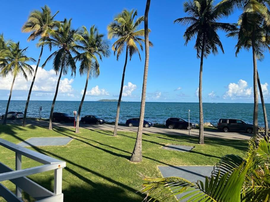 Beautiful Ocean Blue Oceanfront Apartamento *