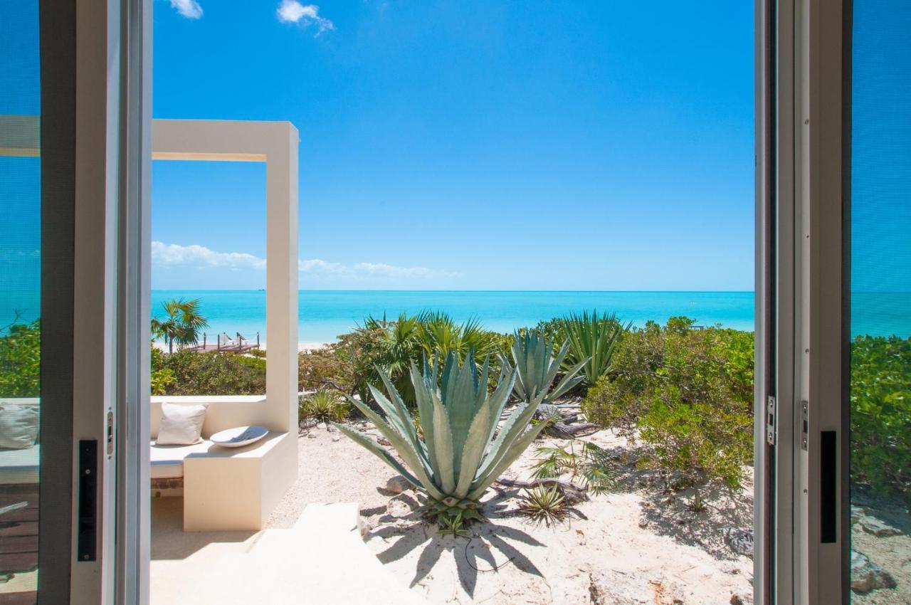 Aqua Del Rose 3 Bedroom Beachfront *