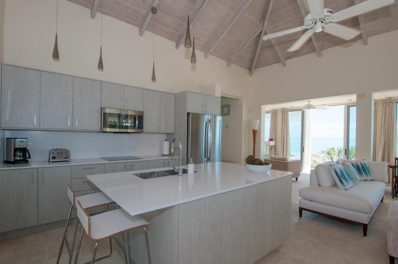 Aqua Del Rose 3 Bedroom Beachfront Holiday home Long Bay