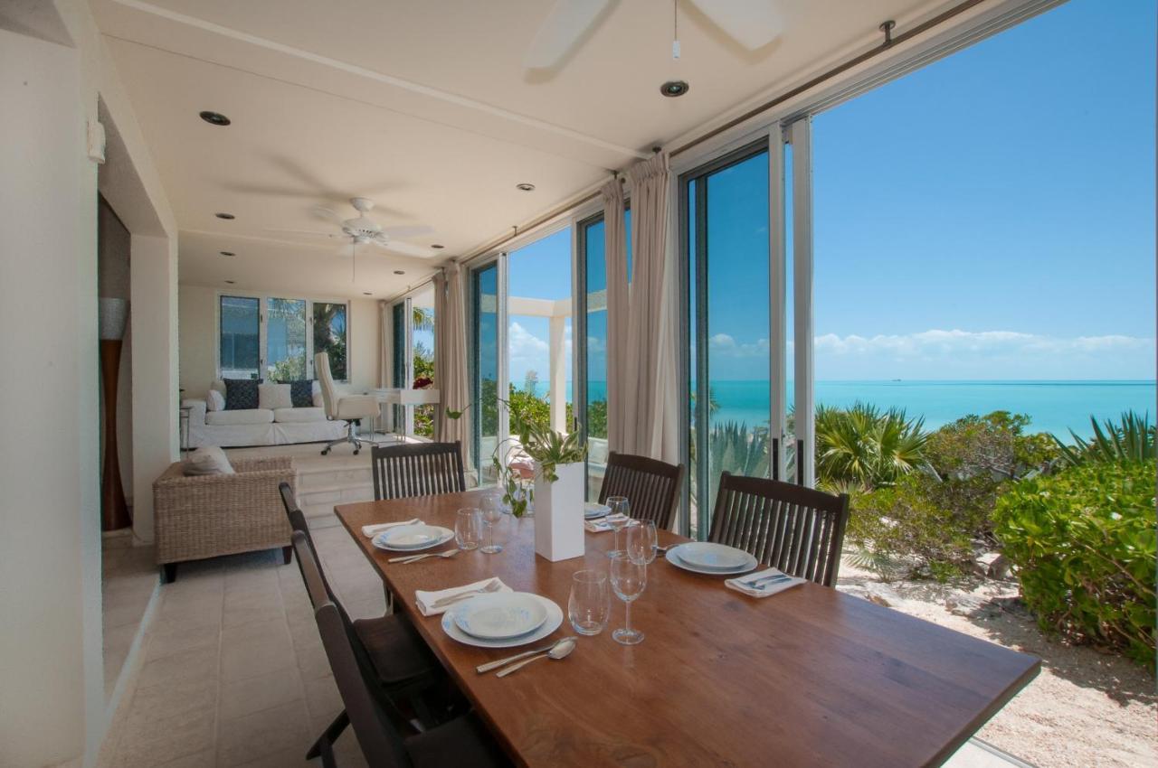 Aqua Del Rose 3 Bedroom Beachfront Holiday home