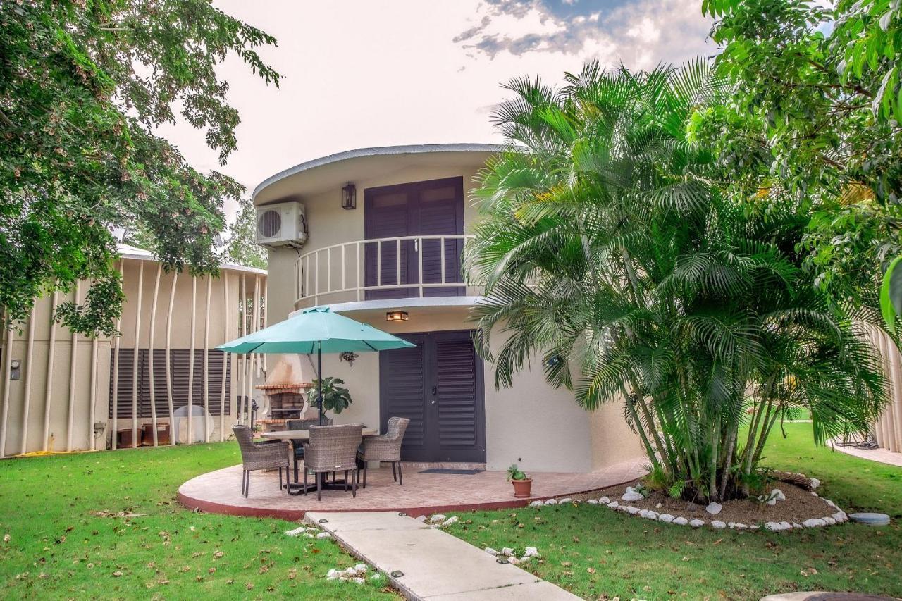 Raices Realty Villa: Puerto Rico; Centrica, Acogedora, Tropical, Playa, Piscina,a/c