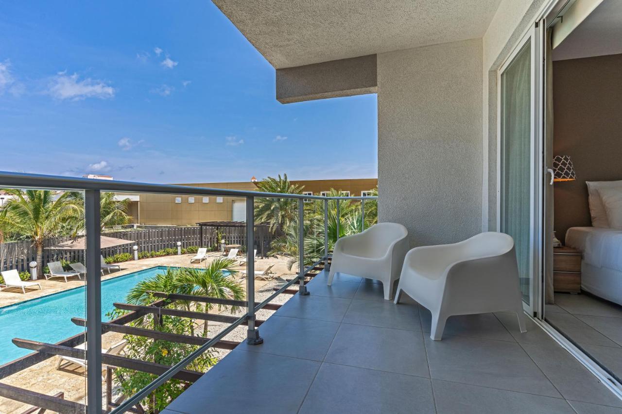 Large Luxury On Palm *