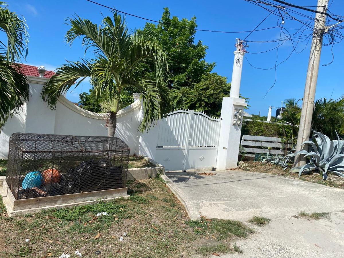 Flat * Montego Bay