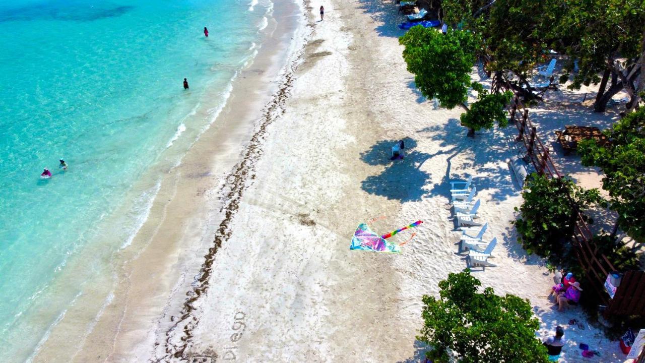 Hotel Blue Island 3*