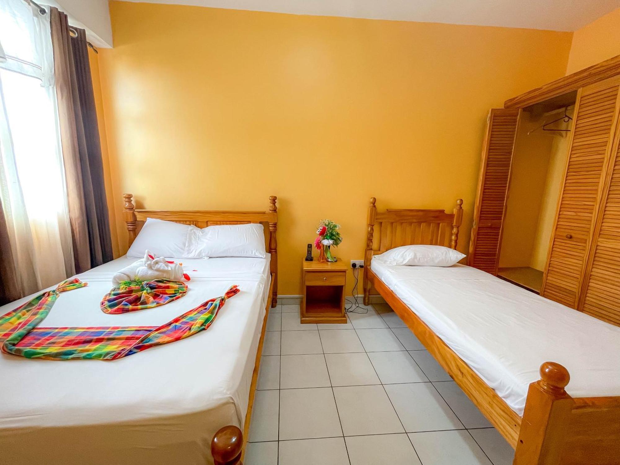 La Flamboyant Guest house Roseau