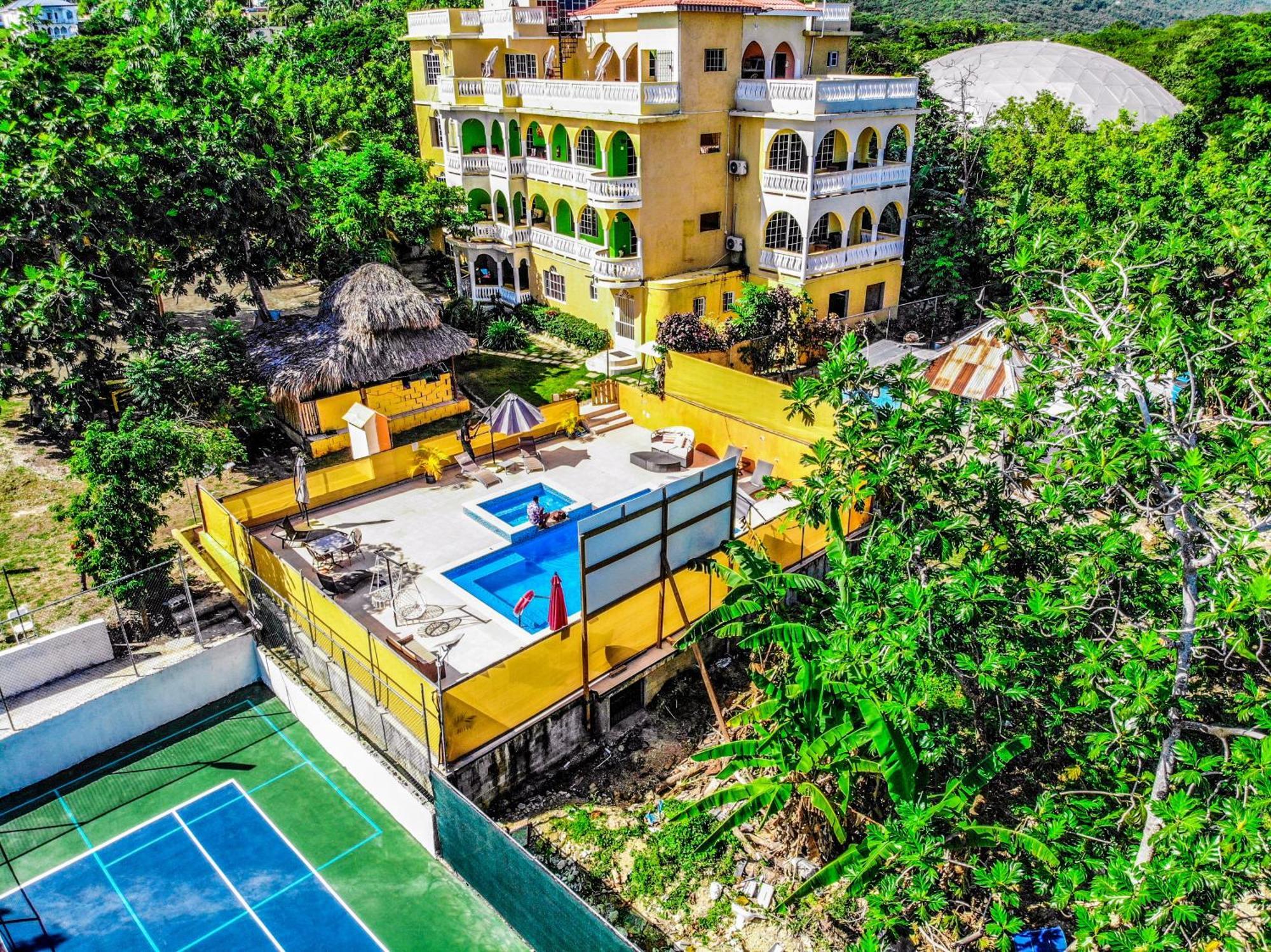 Pousada Takuma Boutque & Montego Bay