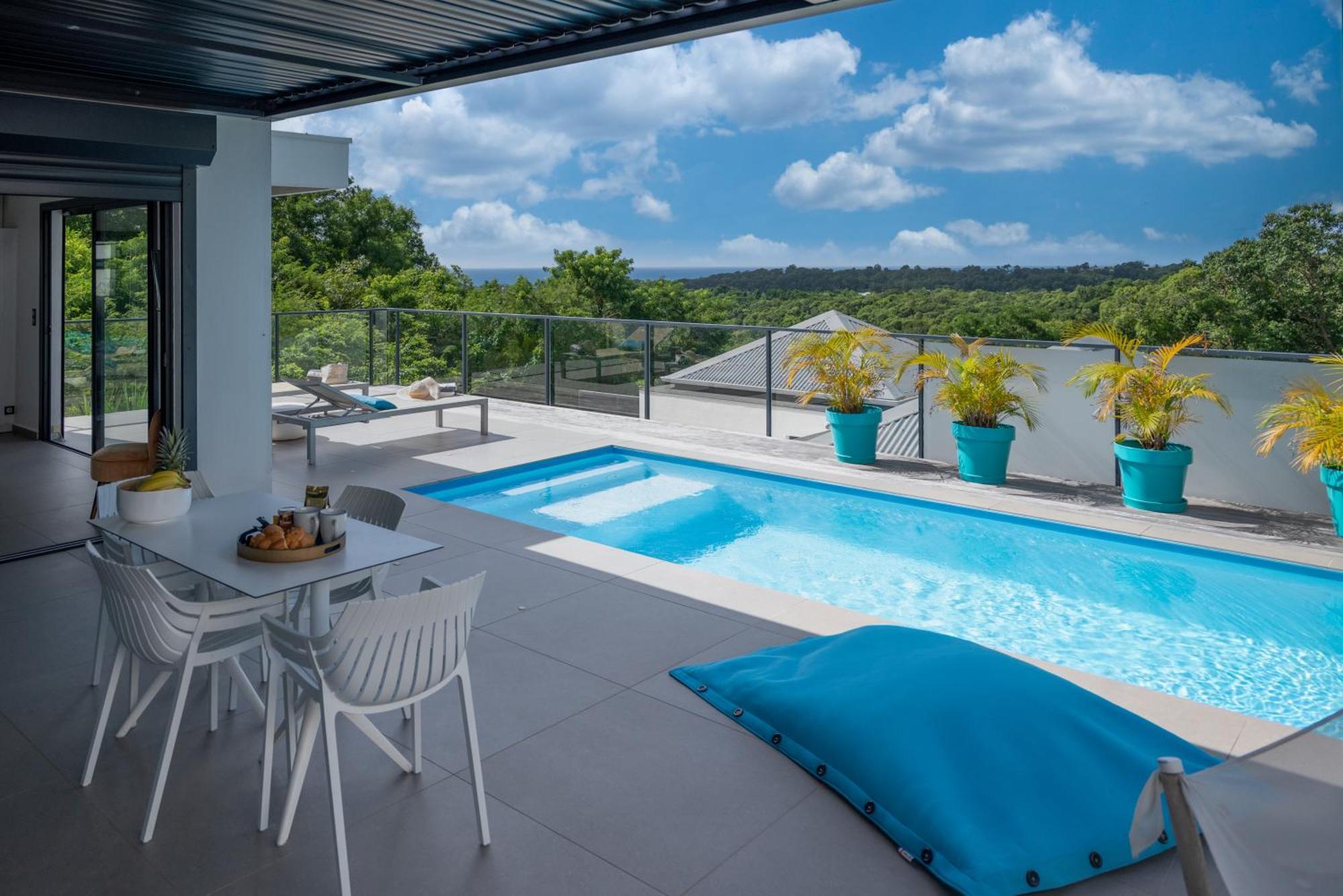 Tropic & Chic Villa *