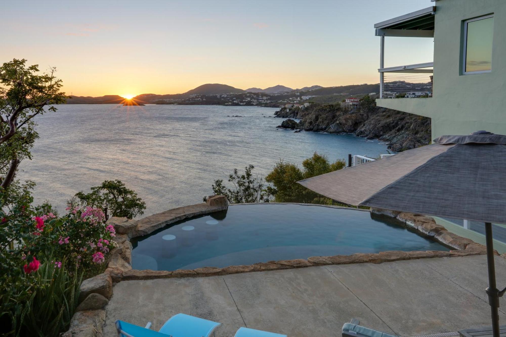 Villa Sea La Vie - Waterfront St Thomas Escape With Pool Nazareth