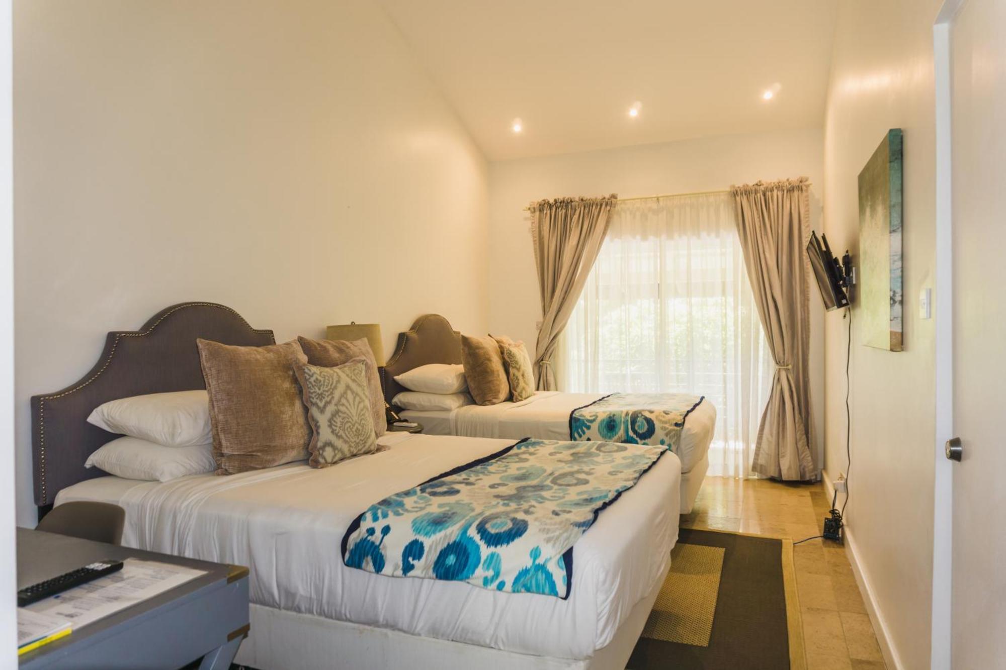 Hotel Blue Lagoon And Marina Ltd 4*