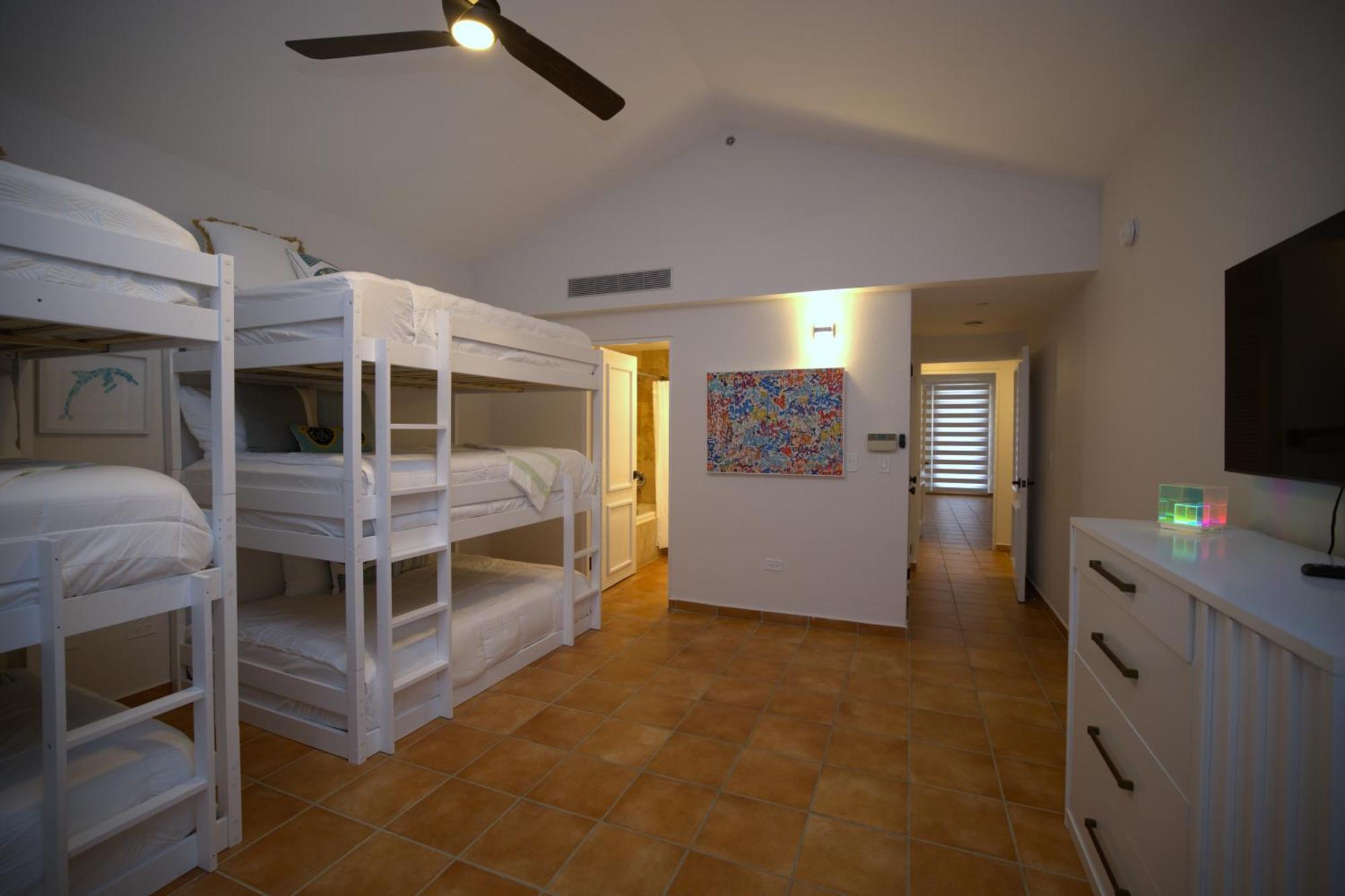 Luxury 3 Bedroom At El Conquistador Apartment