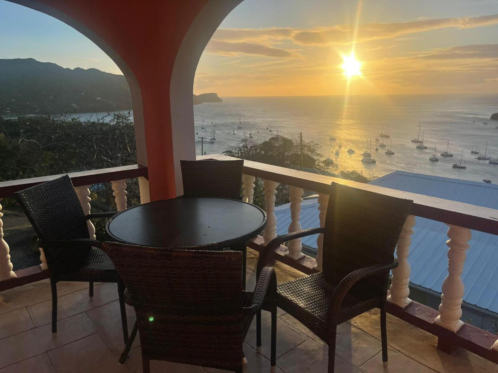 Immaculate 3 Bed Overlooking Admiralty Bay *