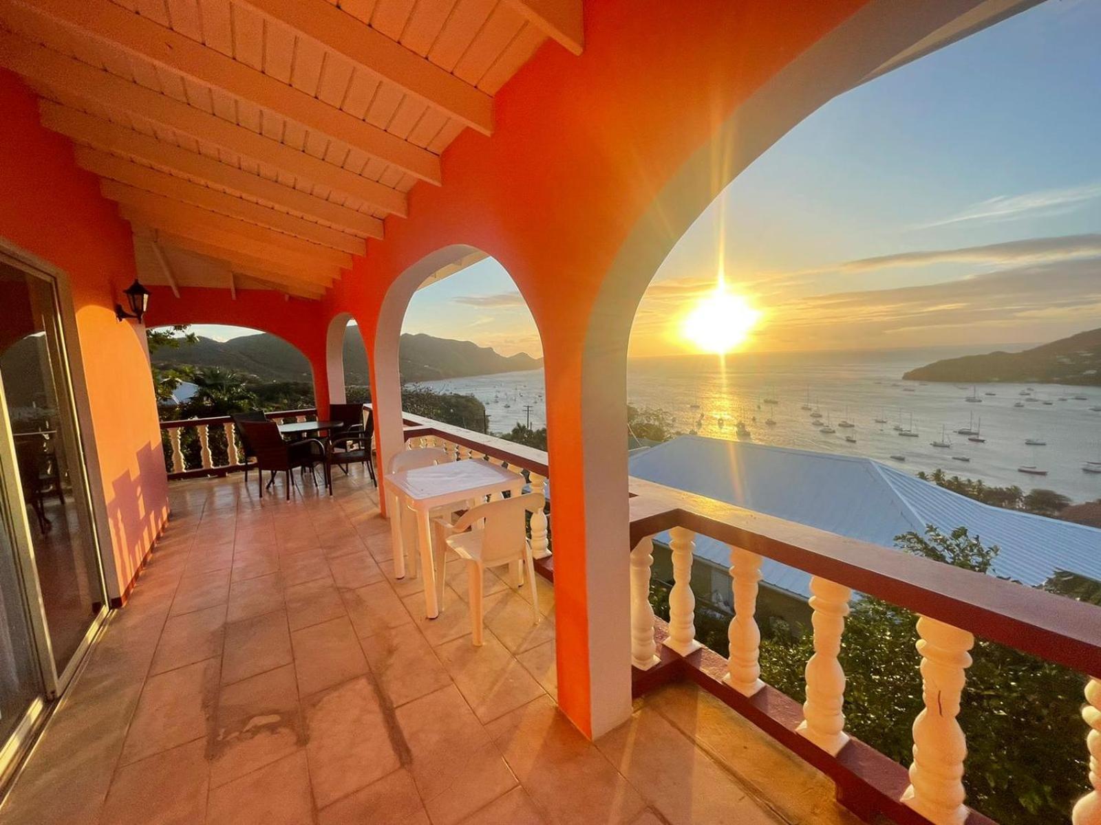 Casa de férias Immaculate 3 Bed Overlooking Admiralty Bay *